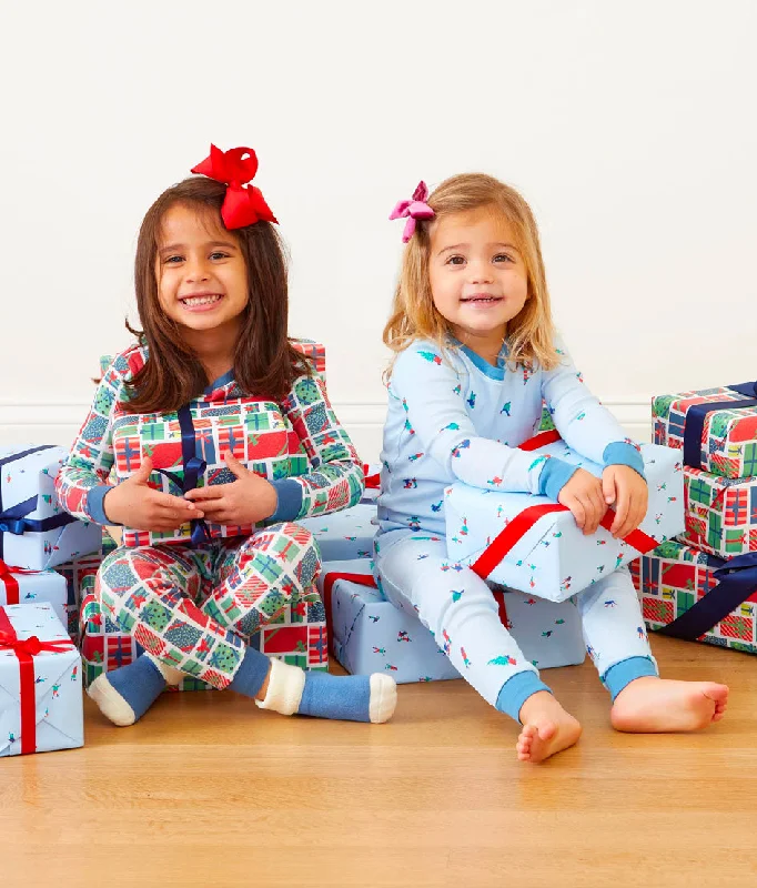 the-kids-cotton-matching-family-pajama-set-in-live-in-the-presents