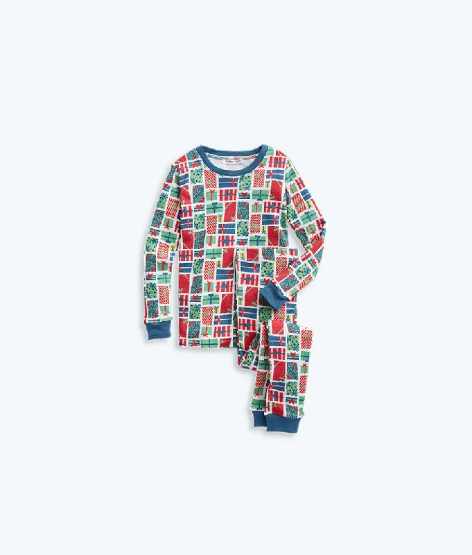 the-toddlers-cotton-matching-family-pajama-set-in-live-in-the-presents